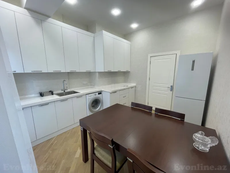 2 otaqlı Mənzil 72 m² 28 May m. Kirayə verilir