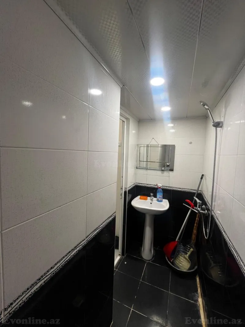 2 otaqlı köhnə tikili mənzil satılır — 4-cü mikrorayon, Bakı - şəkil 17