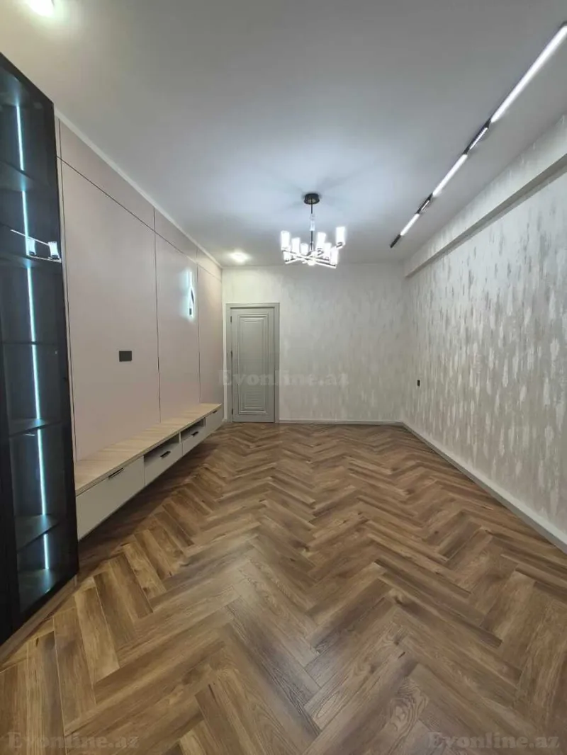 Bakı, Nizami r., Xalqlar Dostluğu m.da 2 otaqlı mənzil satılır