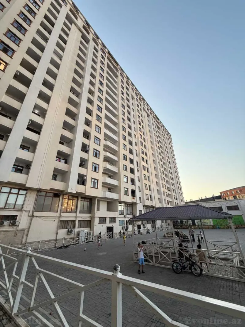 Bakı, Xətai r., Əhmədli m.da 2 otaqlı mənzil satılır