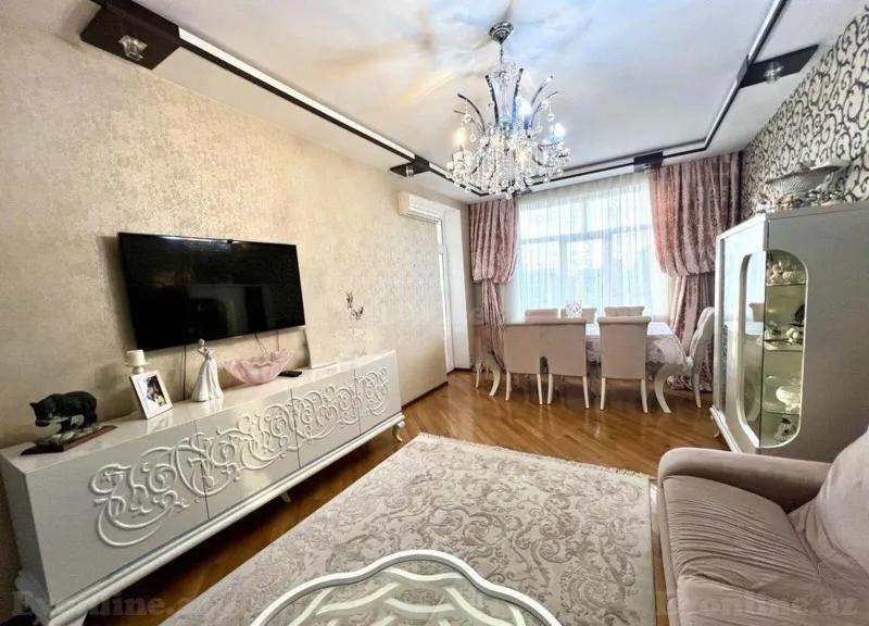 3 otaqlı Mənzil 119 m² İnşaatçılar m. Satılır