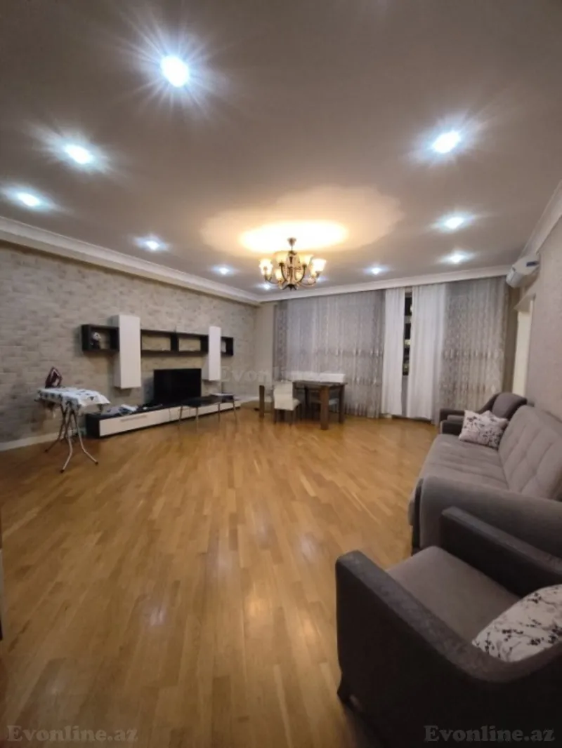 Bakı, Nəsimi r., 28 May m.da 3 otaqlı mənzil kirayə verilir
