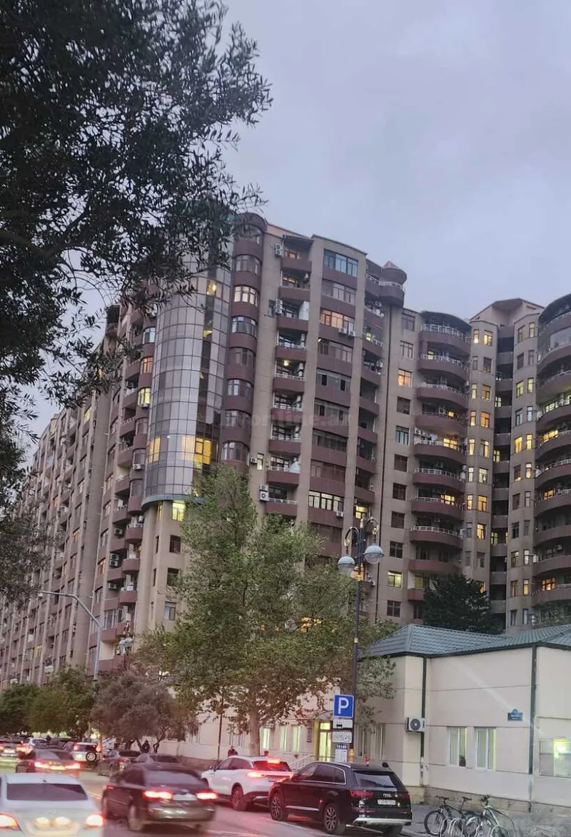 2 otaqlı Mənzil 70 m² Xətai r. Kirayə verilir
