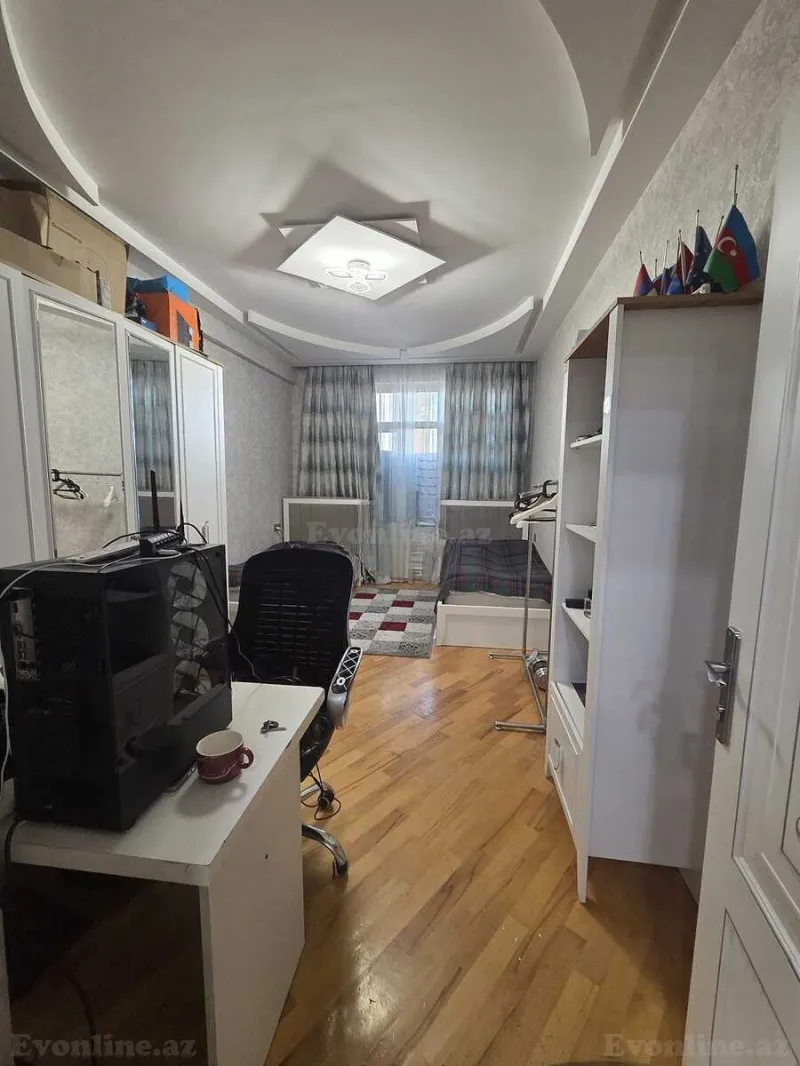 3 otaqlı Mənzil 104 m² Neftçilər m. Satılır