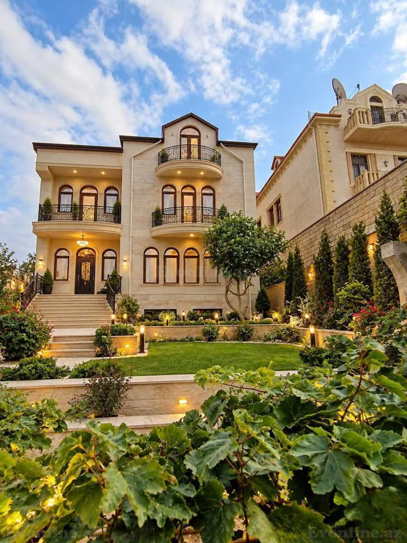 8 otaqlı Həyət evi 580 m² 8-ci kilometr Satılır