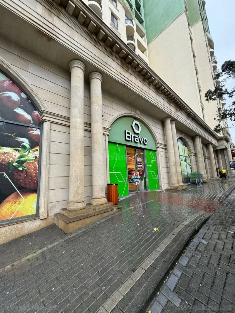 Obyekt 355 m² Xalqlar Dostluğu m. Satılır
