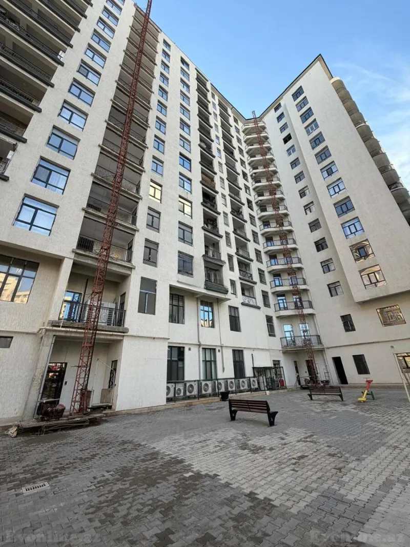 3 otaqlı Mənzil 118 m² Bakmil m. Satılır