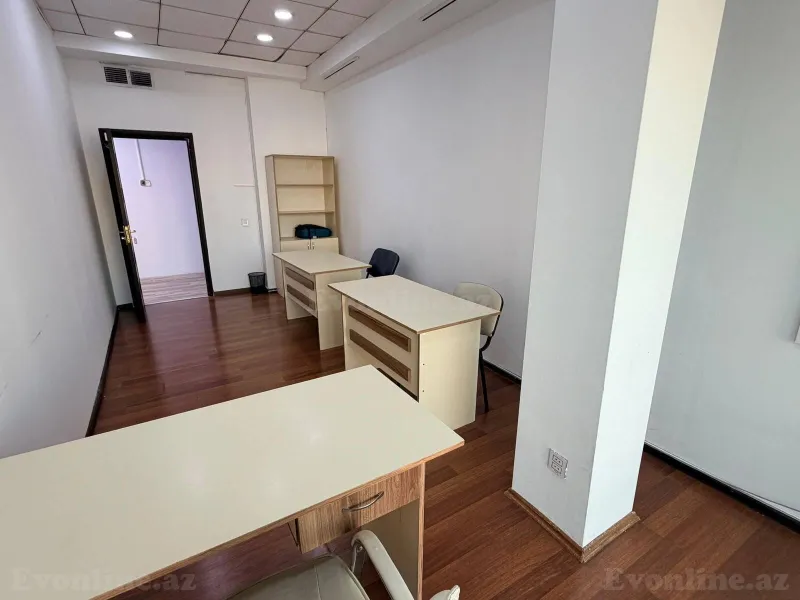 1 otaqlı Ofis 25 m² 28 May m. Kirayə verilir