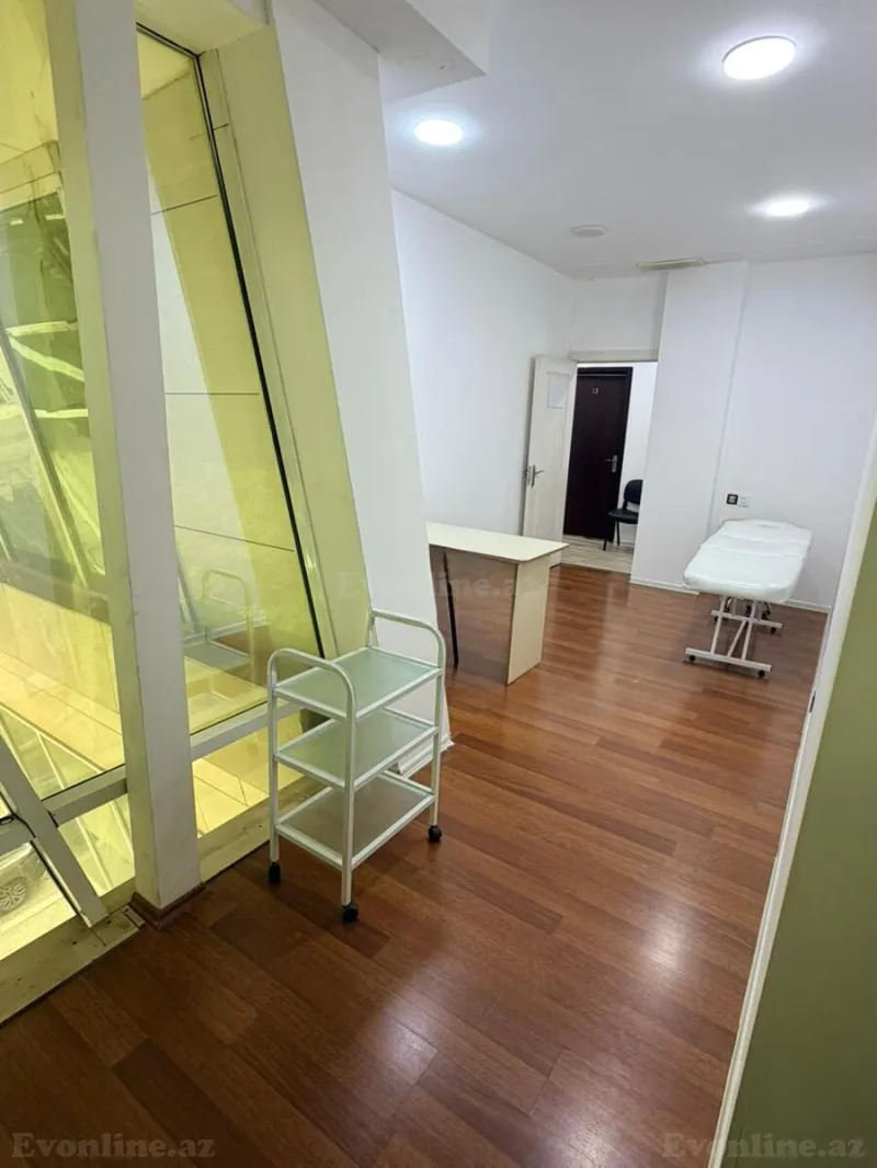 1 otaqlı Ofis 20 m² 28 May m. Kirayə verilir
