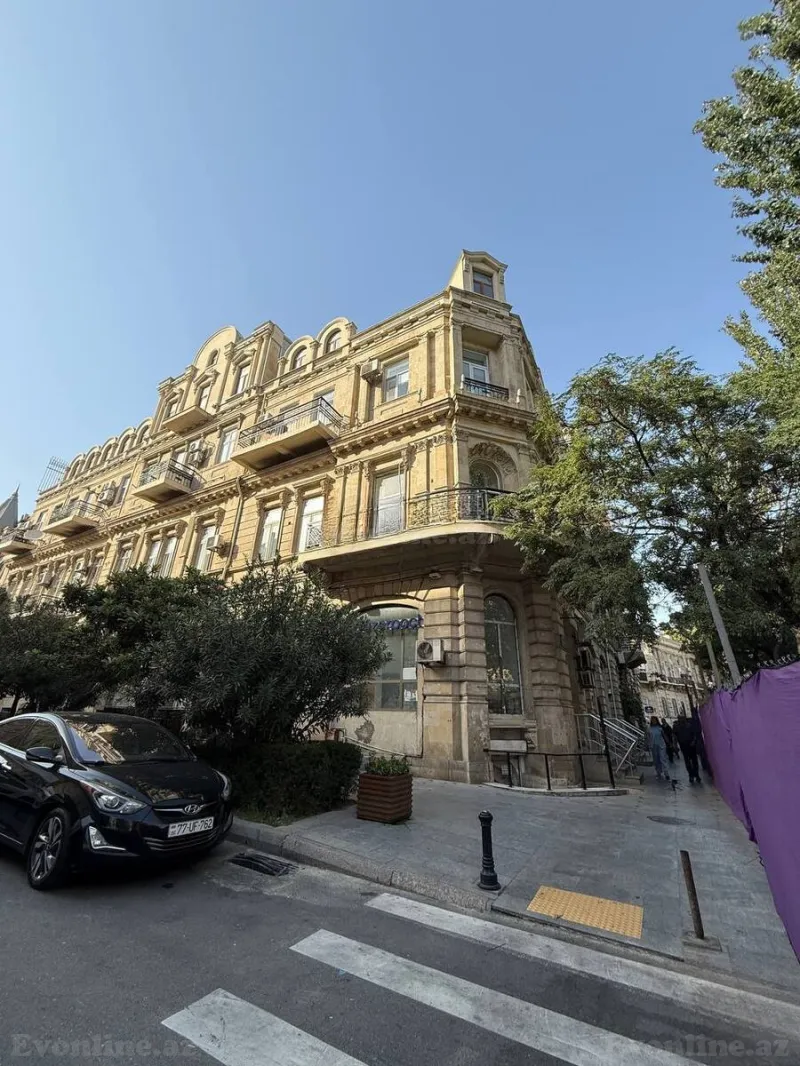 3 otaqlı Mənzil 80 m² Səbail r. Kirayə verilir