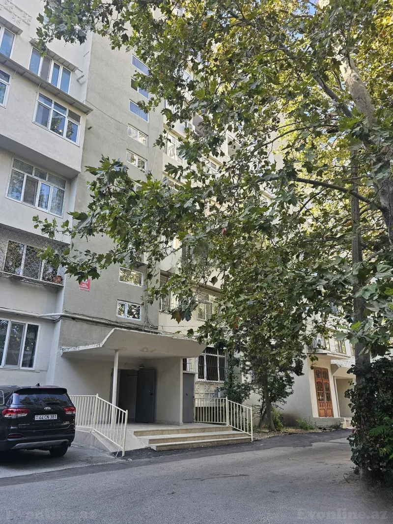 3 otaqlı köhnə tikili mənzil satılır — 8-ci mikrorayon, Bakı