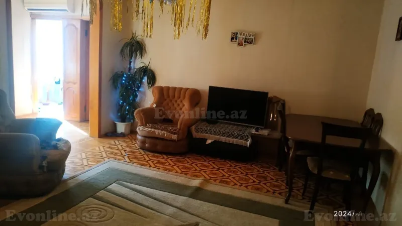 5 otaqlı Həyət evi 195.6 m² Bakmil m. Satılır