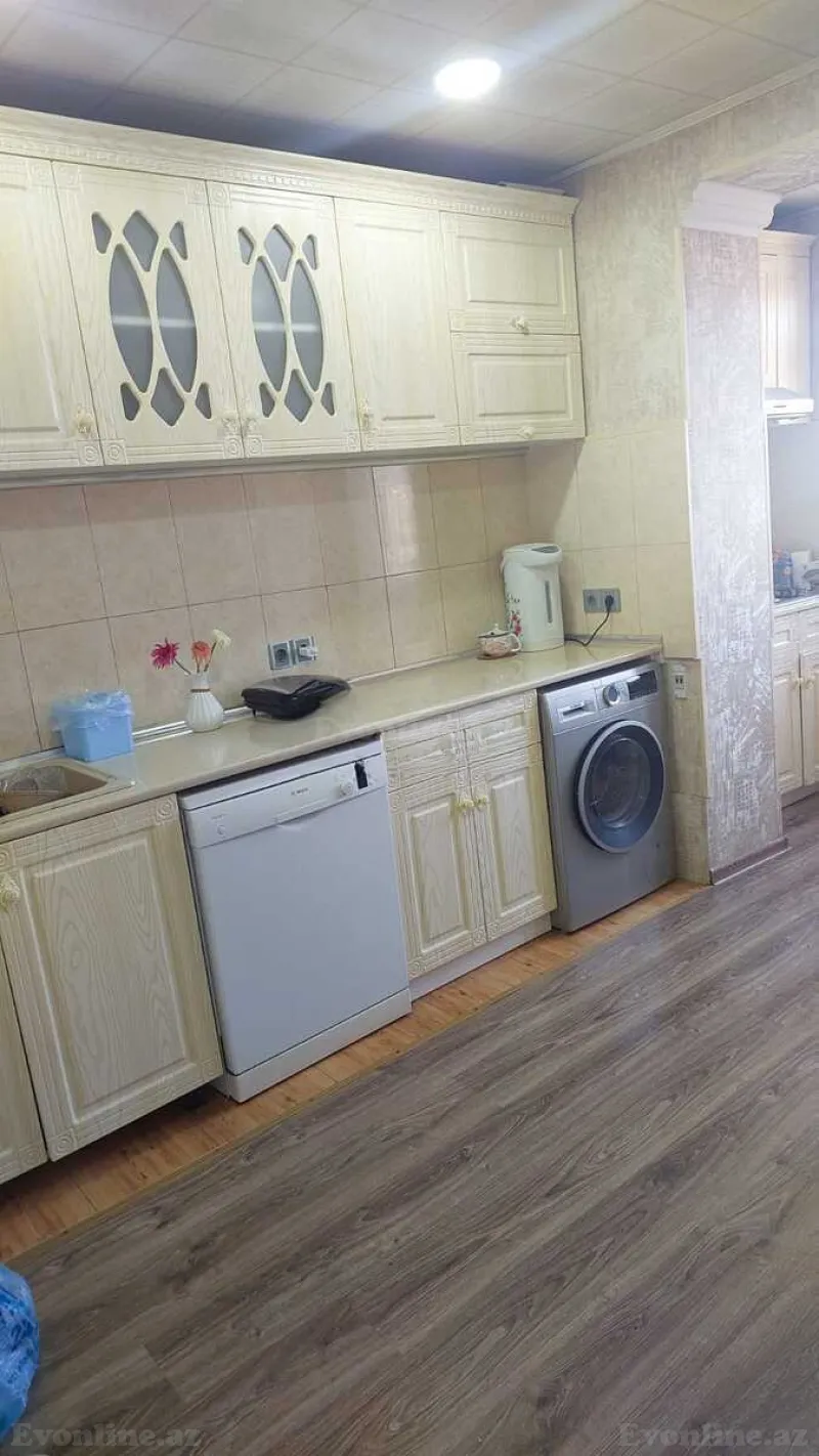 3 otaqlı Mənzil 68 m² Qaraçuxur Satılır