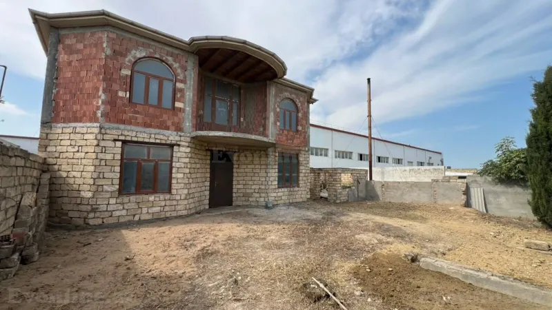 4 otaqlı Həyət evi 186 m² Hökməli Satılır