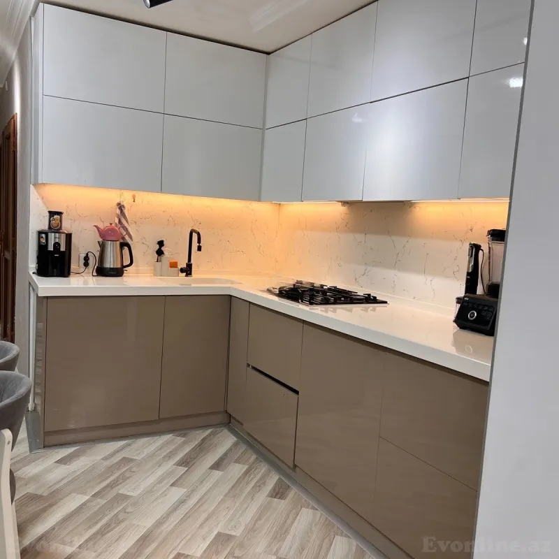 3 otaqlı Mənzil 80 m² 8-ci kilometr Satılır