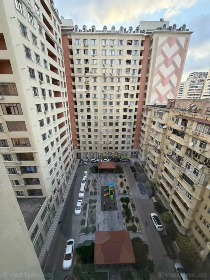 3 otaqlı Mənzil 100 m² Elmlər Akademiyası m. Satılır