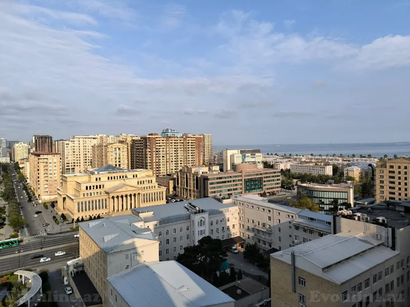 3 otaqlı Mənzil 145 m² Xətai r. Satılır