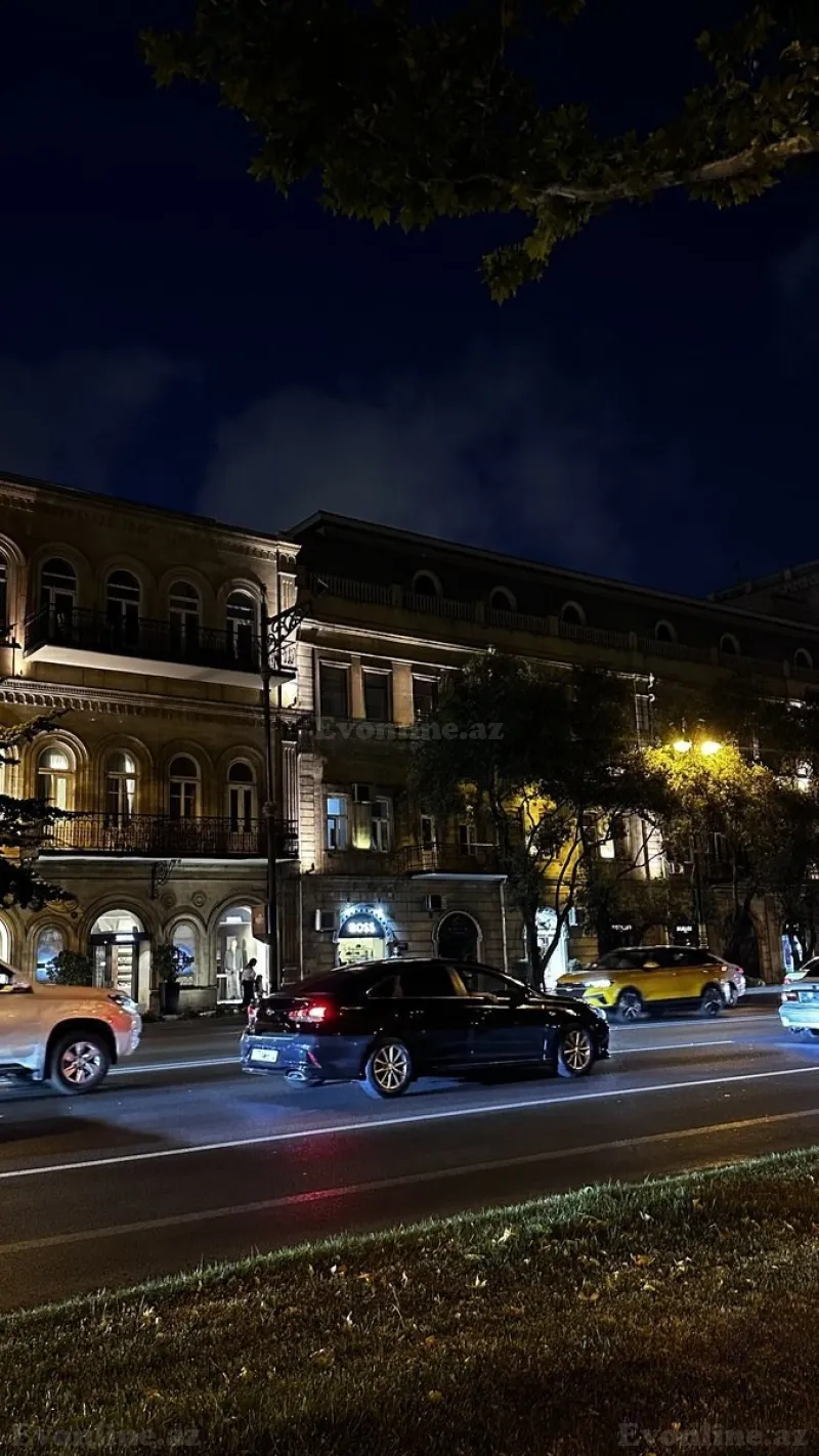 4 otaqlı Mənzil 130 m² Səbail r. Satılır