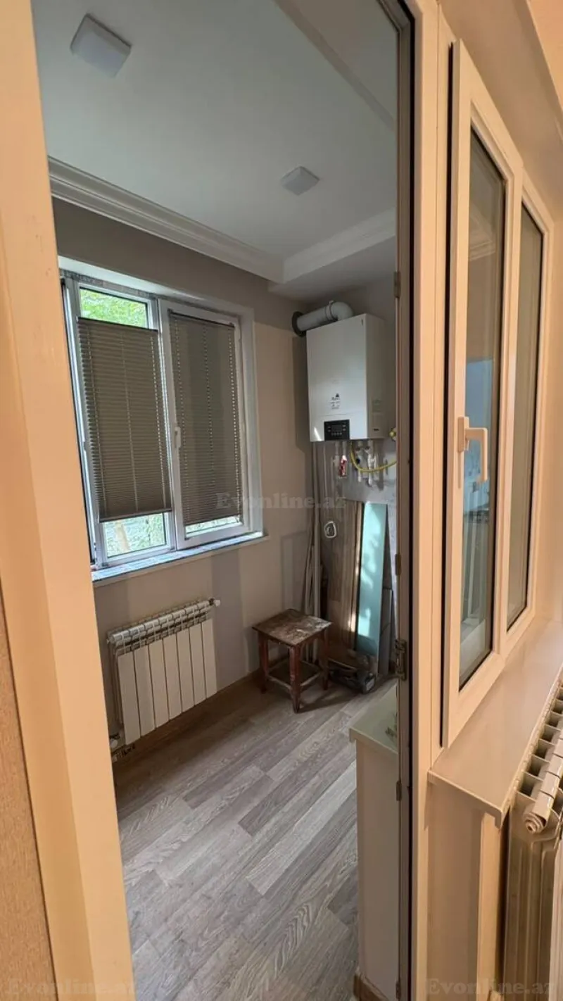 2 otaqlı köhnə tikili mənzil satılır — 3-cü mikrorayon, Bakı - şəkil 11