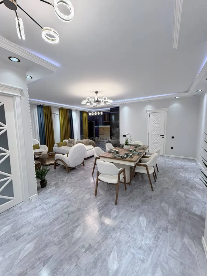 3 otaqlı Mənzil 150 m² 8 Noyabr m. Kirayə verilir