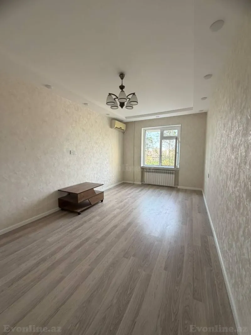 Bakı, Xətai r., Əhmədli m.da 2 otaqlı mənzil satılır