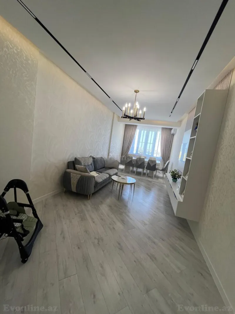 Bakı, Yasamal r., İnşaatçılar m.da 3 otaqlı mənzil satılır