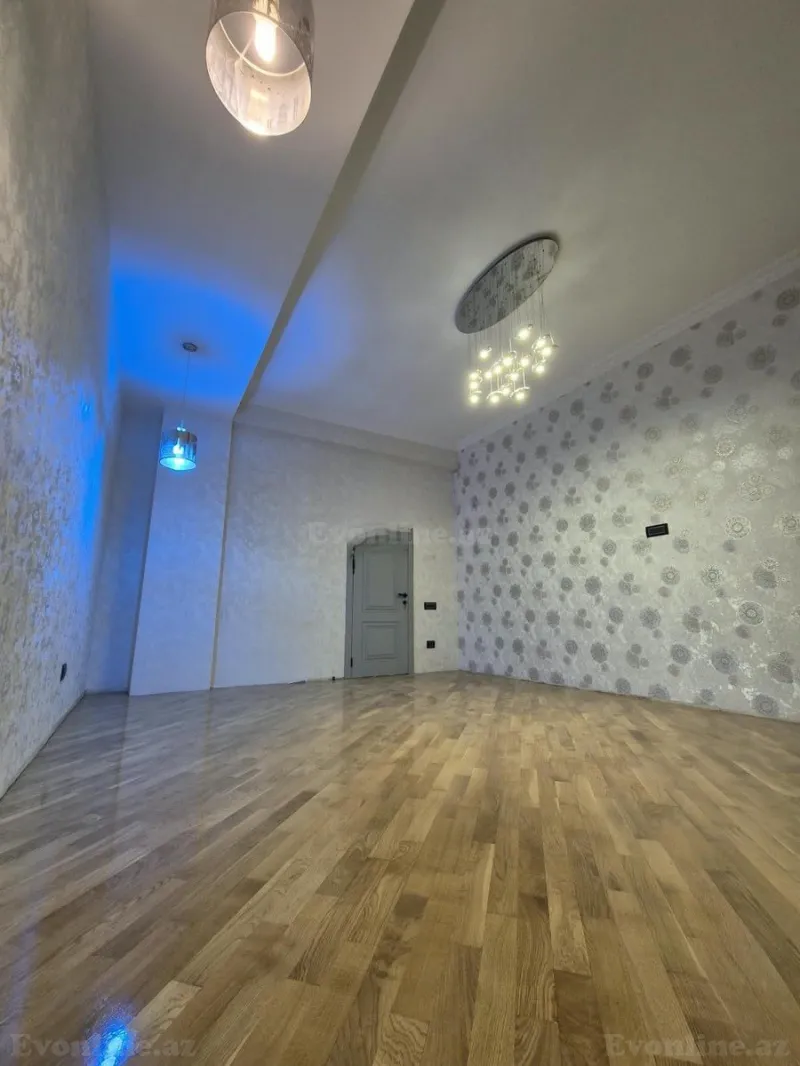 4 otaqlı Mənzil 133 m² İnşaatçılar m. Satılır