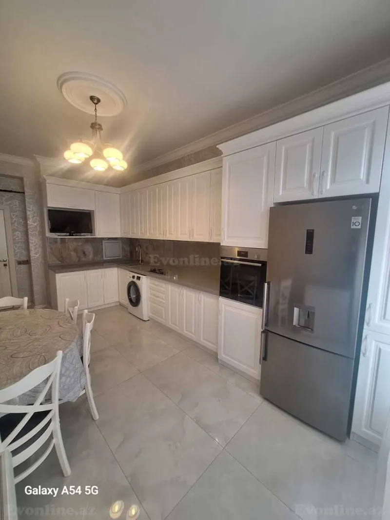 3 otaqlı Mənzil 141 m² 7-ci mikrorayon Satılır