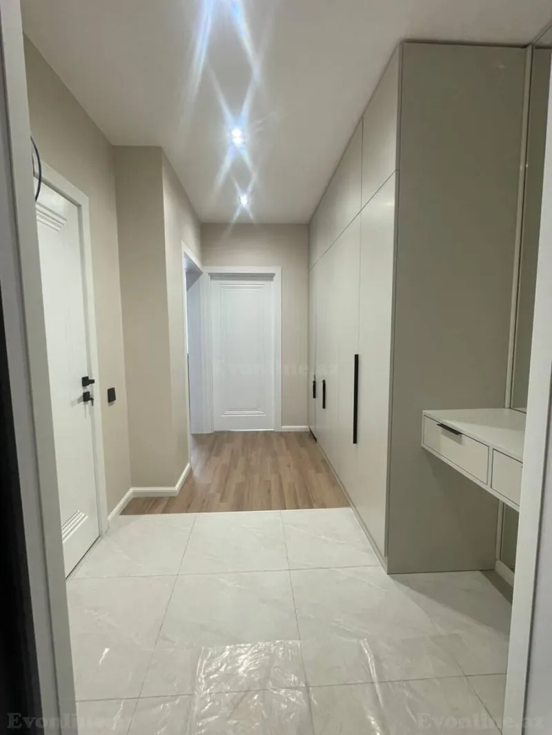 Bakı, Nizami r., Koroğlu m.da 2 otaqlı mənzil satılır