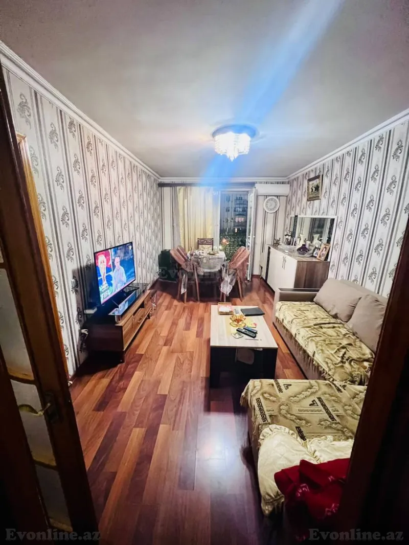 3 otaqlı Mənzil 75 m² İnşaatçılar m. Satılır