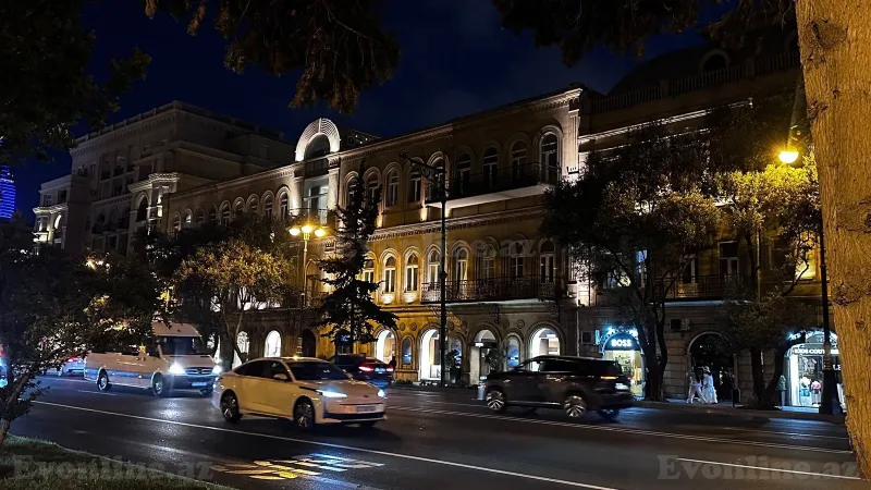 4 otaqlı Mənzil 140 m² Səbail r. Satılır