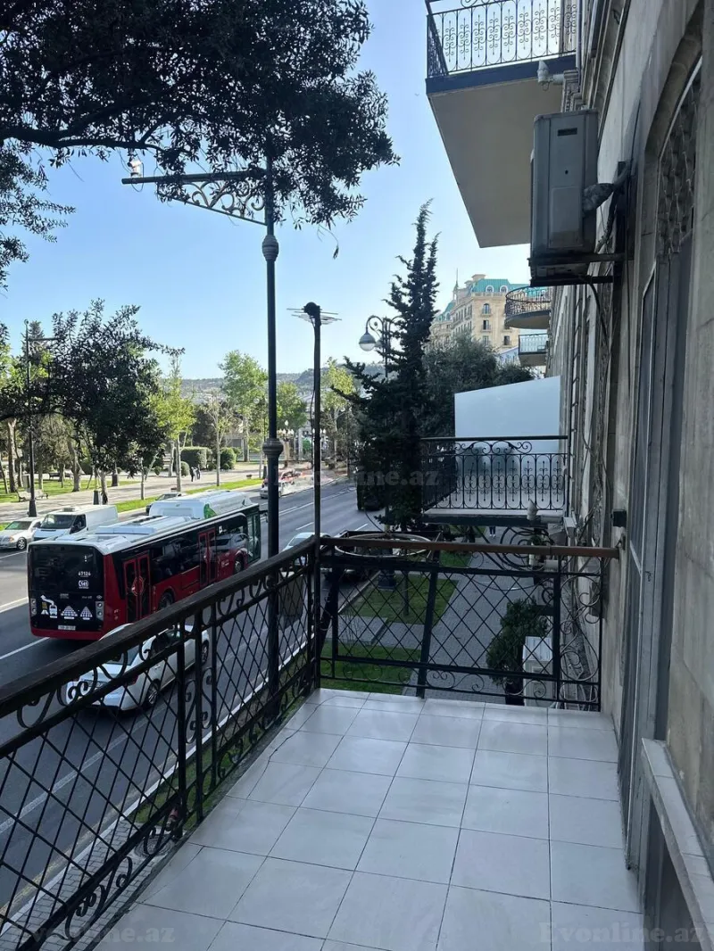 4 otaqlı köhnə tikili mənzil satılır — Səbail r., Bakı - şəkil 16