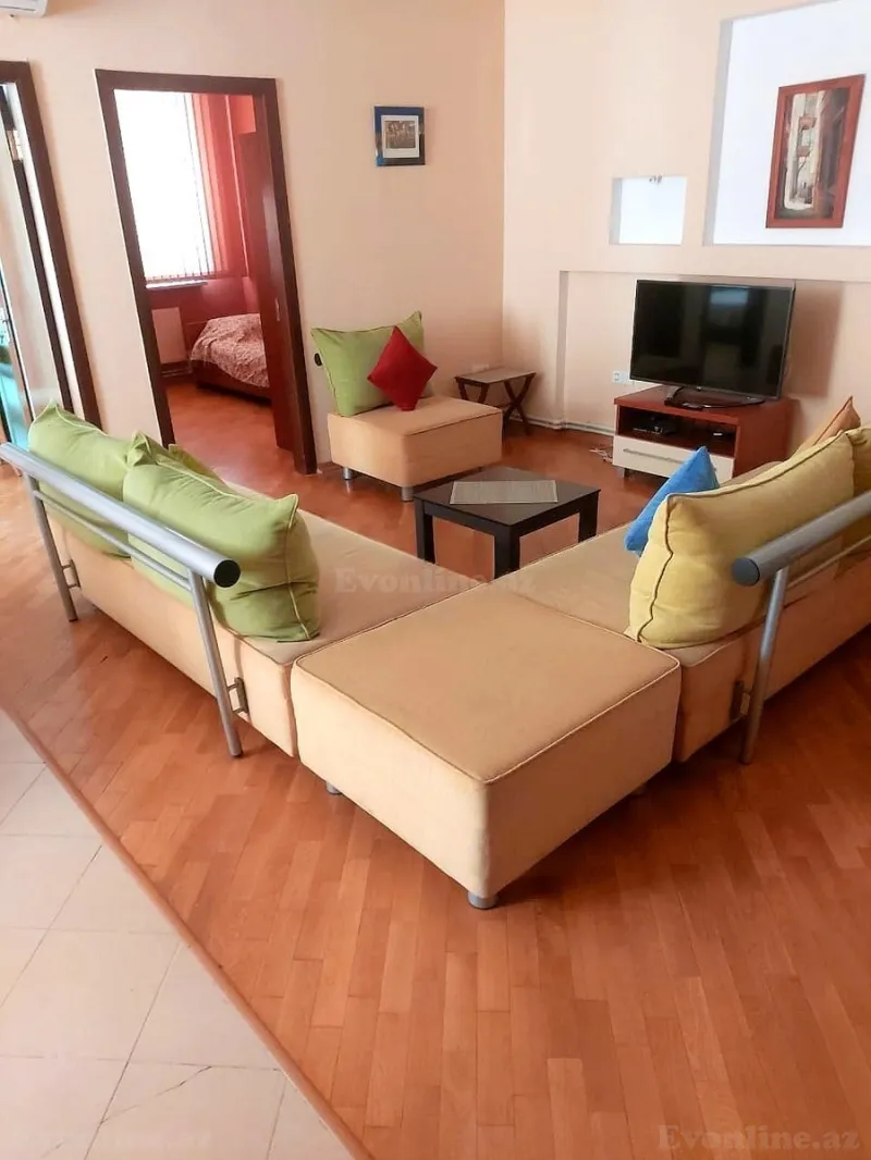 3 otaqlı Mənzil 95.5 m² Elmlər Akademiyası m. Kirayə verilir