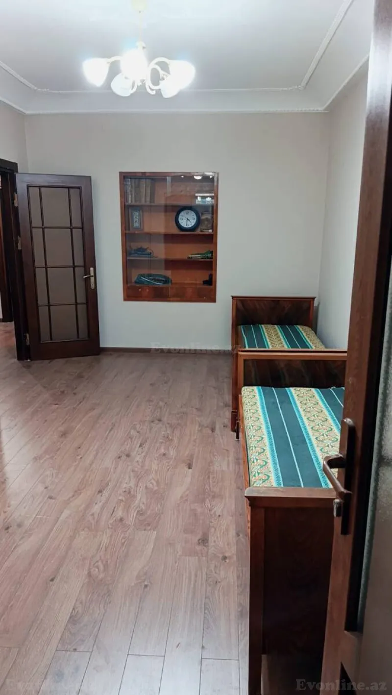3 otaqlı köhnə tikili mənzil kirayə verilir — Nizami m., Bakı - şəkil 5