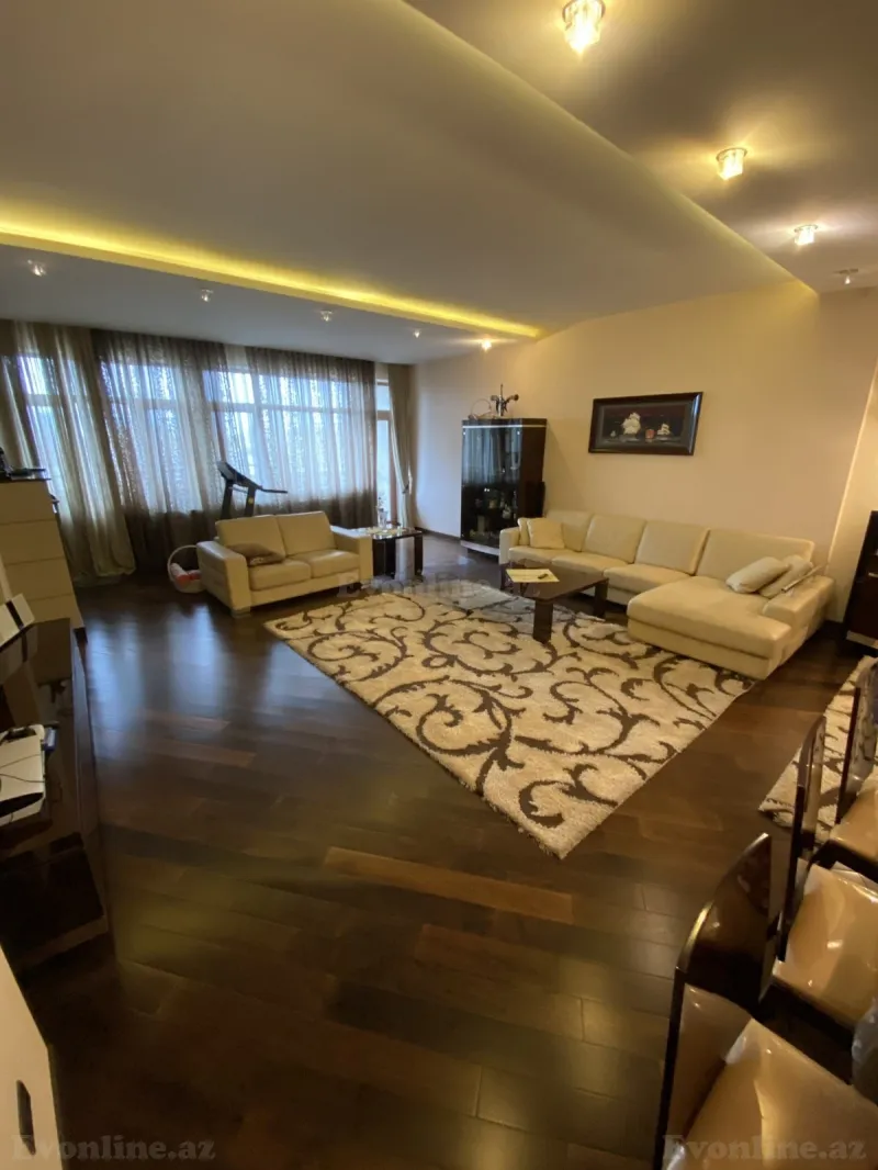 4 otaqlı Mənzil 184 m² Elmlər Akademiyası m. Satılır