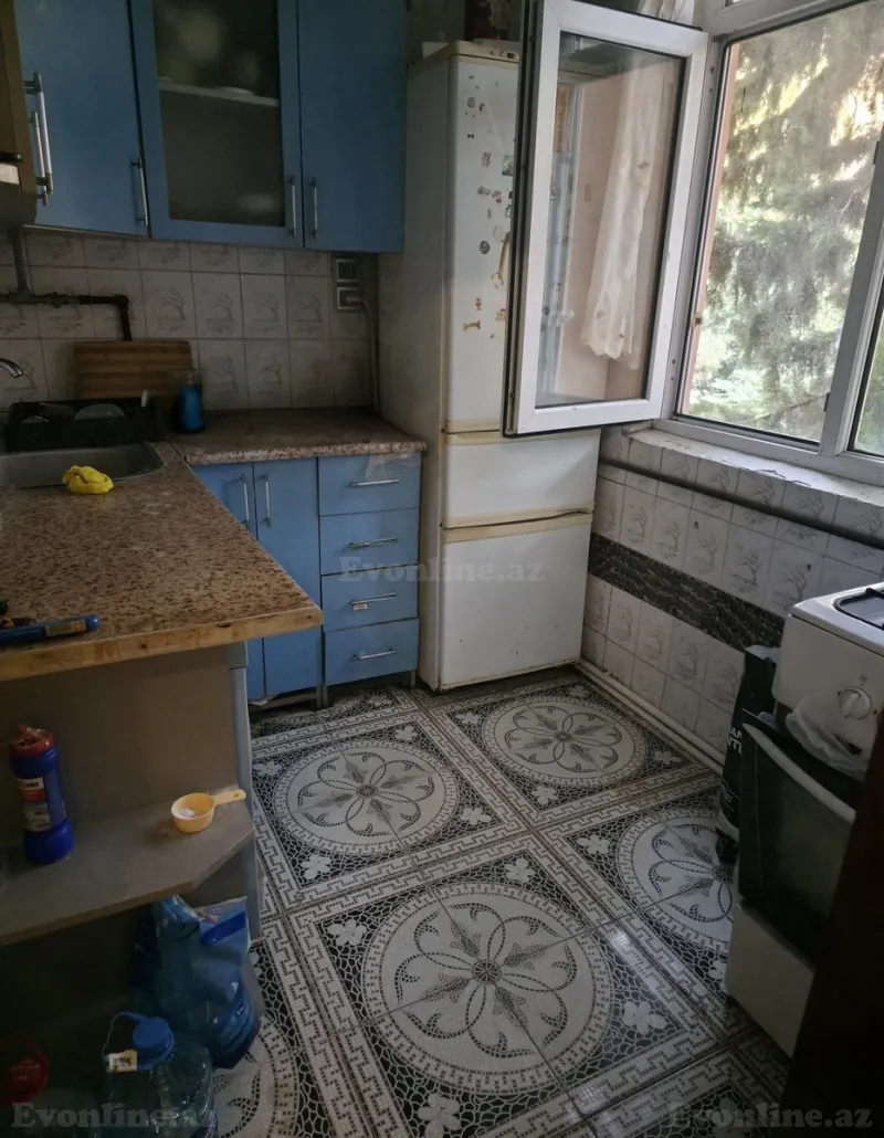 2 otaqlı köhnə tikili mənzil kirayə verilir — 4-cü mikrorayon, Bakı - şəkil 3