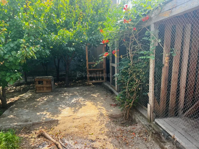 8 otaqlı Həyət evi 200 m² Novxanı Satılır