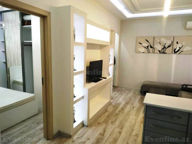 2 otaqlı Mənzil 40 m² Elmlər Akademiyası m. Kirayə verilir