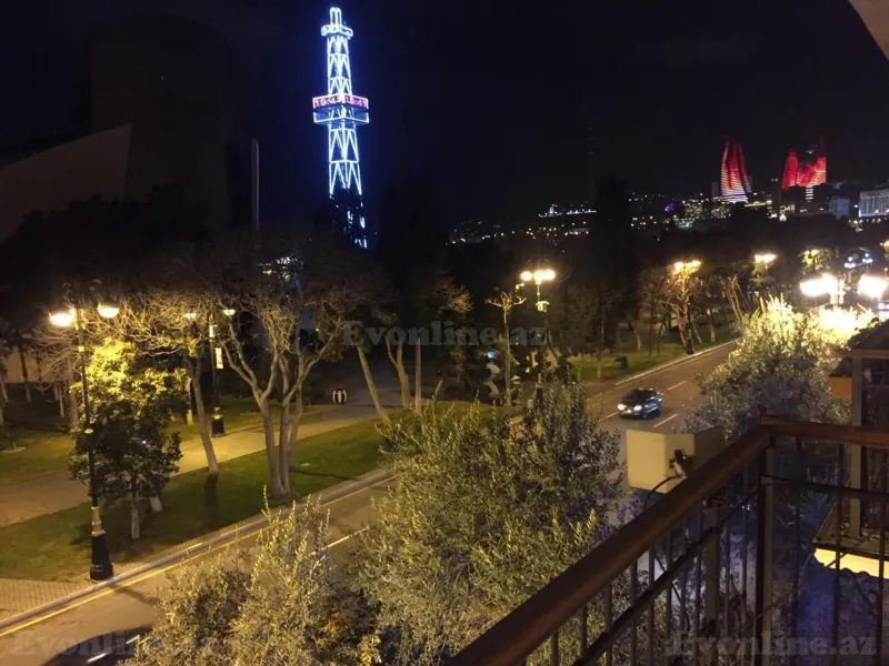 2 otaqlı köhnə tikili mənzil satılır — 28 May m., Bakı