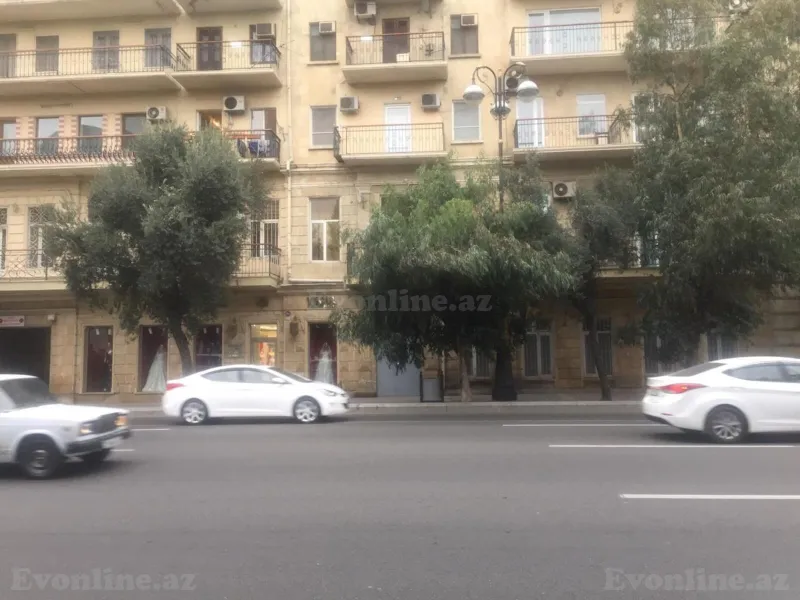2 otaqlı köhnə tikili mənzil satılır — 28 May m., Bakı - şəkil 2