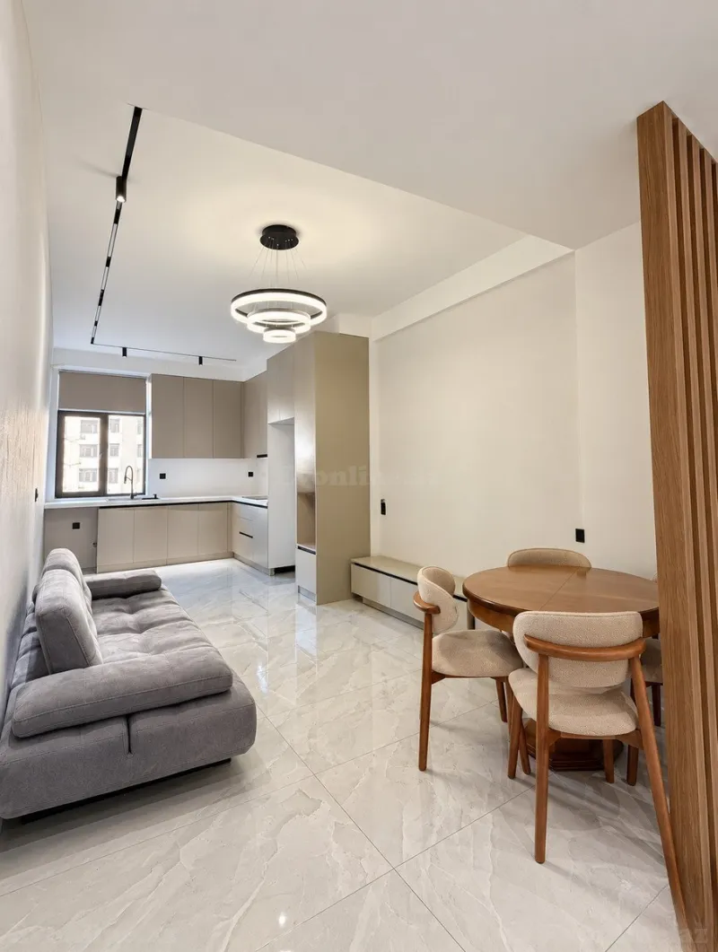 3 otaqlı Mənzil 105 m² 8 Noyabr m. Satılır