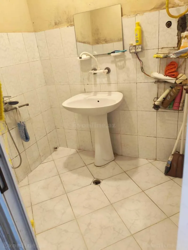 2 otaqlı köhnə tikili mənzil satılır — Massiv A, Bakı - şəkil 3