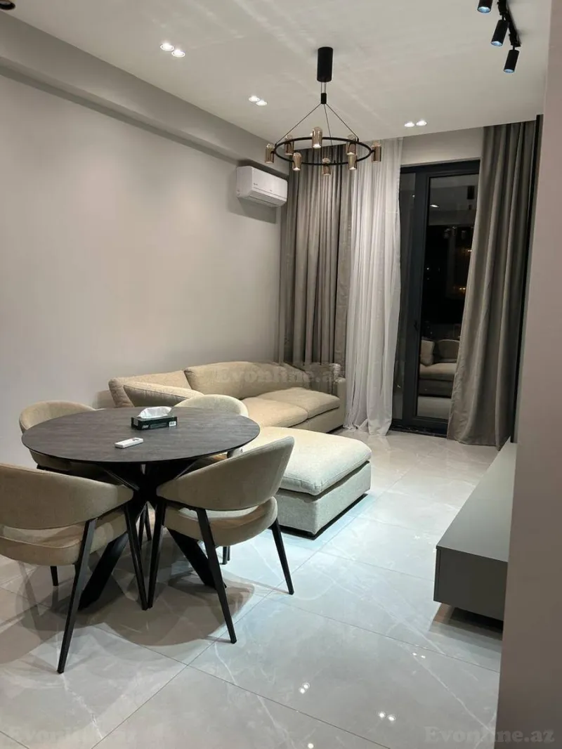 3 otaqlı Mənzil 100 m² 28 May m. Kirayə verilir