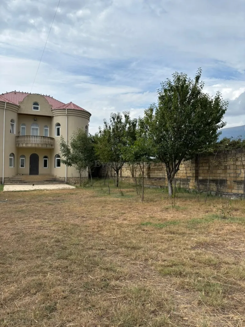 8 otaqlı həyət evi satılır — İsmayıllı - şəkil 2