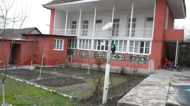 6 otaqlı həyət evi satılır, Şəki