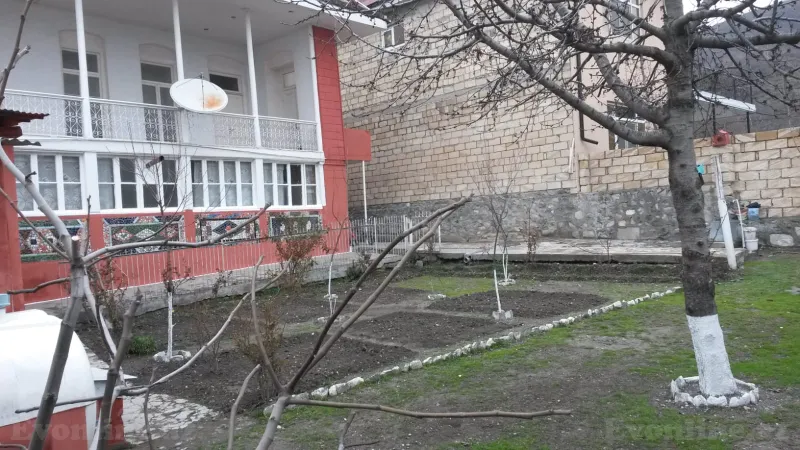 6 otaqlı həyət evi satılır — Şəki - şəkil 3