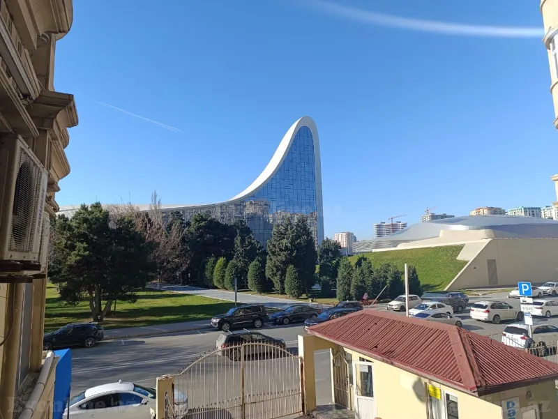Ofis kirayə verilir — H.Əliyev pr., Bakı