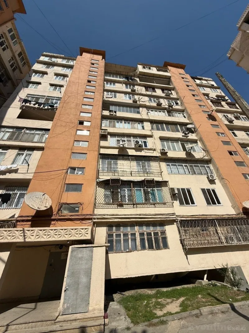 3 otaqlı köhnə tikili mənzil satılır — 8-ci mikrorayon, Bakı