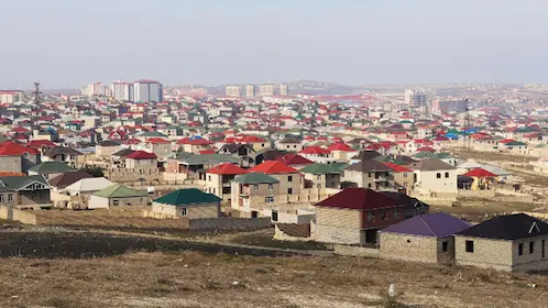 Paytaxtda ucuz həyət evlərini almaq olar? Ekspertlər xəbərdarlıq edir!