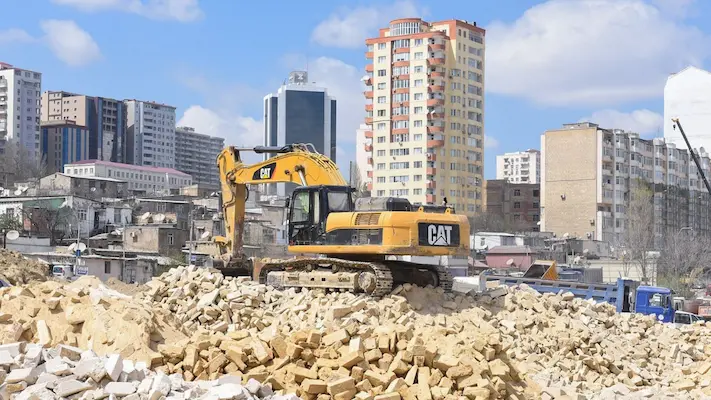 Azərbaycanda bu şəhər və rayonlarda köhnə binalar söküləcək – Siyahı